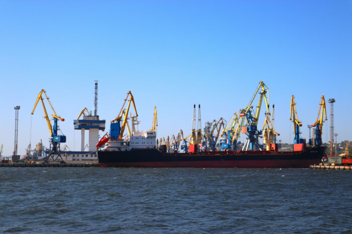 Photo of the day: 4 vessels are handled in the port of Mariupol at the same time