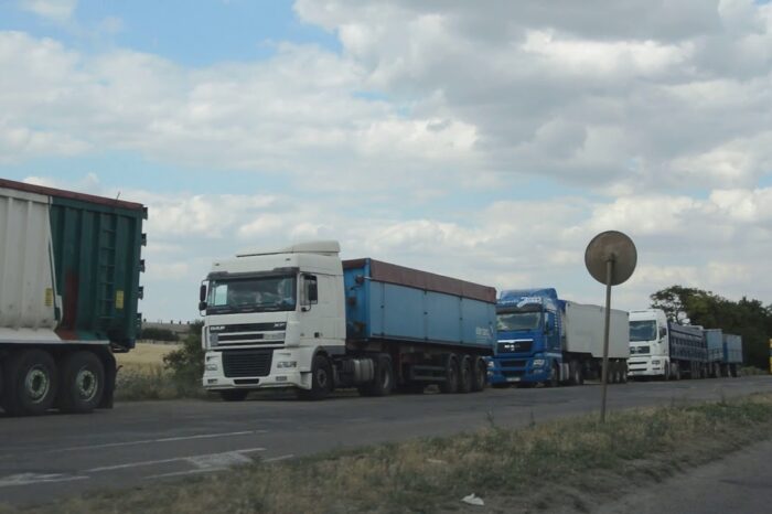 Zelenskyy signed a law on administrative responsibility for overloading trucks