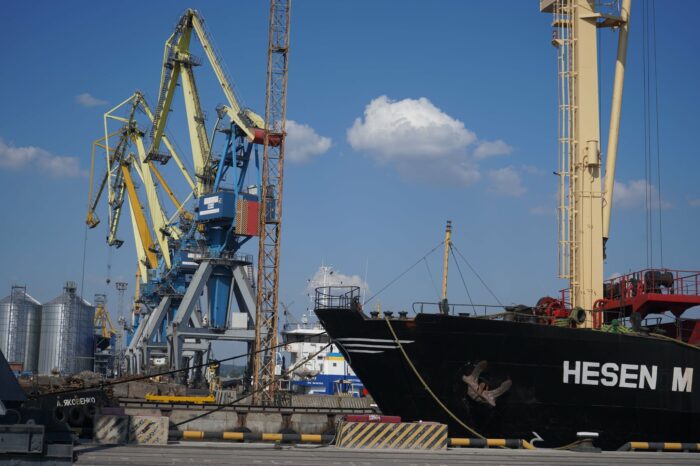Container unloader to be repaired in the port of Mariupol for UAH 6.9 million