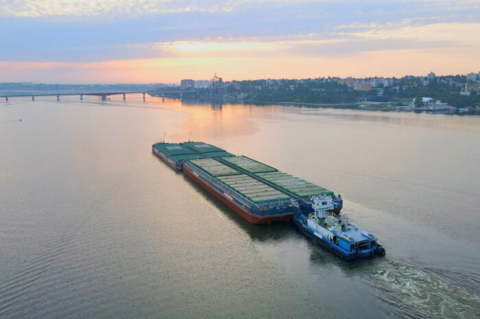 Photo of the day: Nibulon transports grain in a caravan of 4 barges