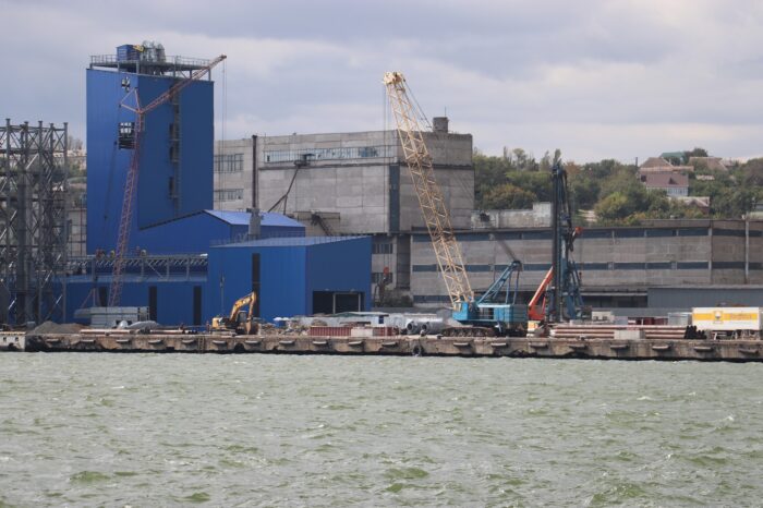 Reconstruction of the berth for UAH 153 million started in the port of Mariupol