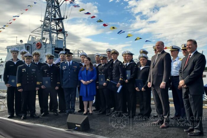 The training of the Ukrainian crew of Island-class boats has completed in the USA