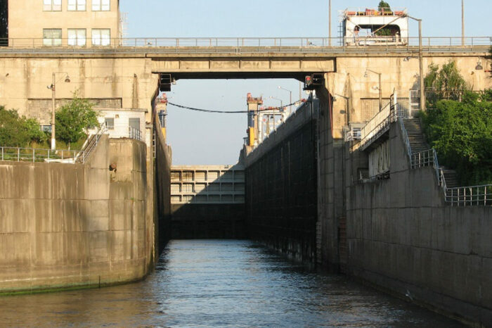 Yet another tender for the repair of the cranes of the Kremenchug lock was announced