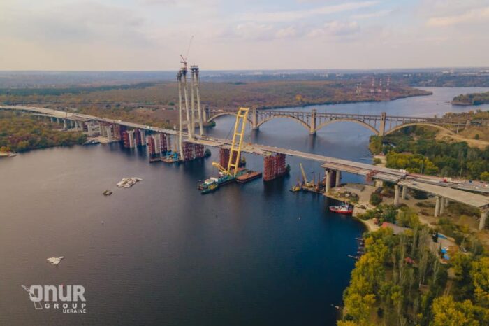 Video of the day: the lower part of the cable bridge is being installed in Zaporizhzhia