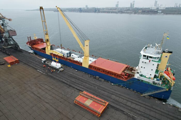 Yuzhny port has accepted a vessel with details for the wind power plants (PHOTOS)