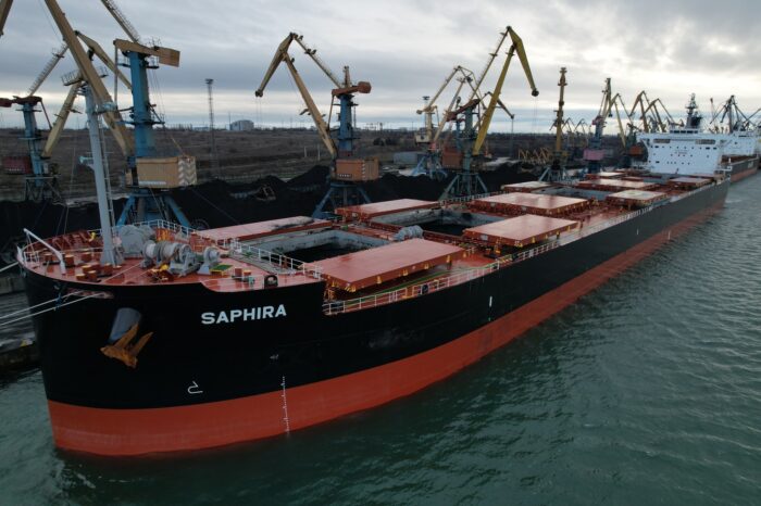 The fourth vessel with coal for DTEK is being unloaded at the Yuzhny port