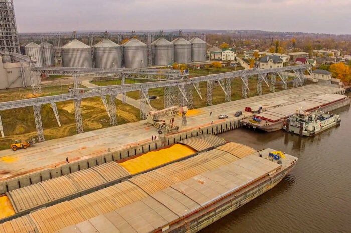 Agrovista has transported about 100 thousand tons of grain along the Dnipro