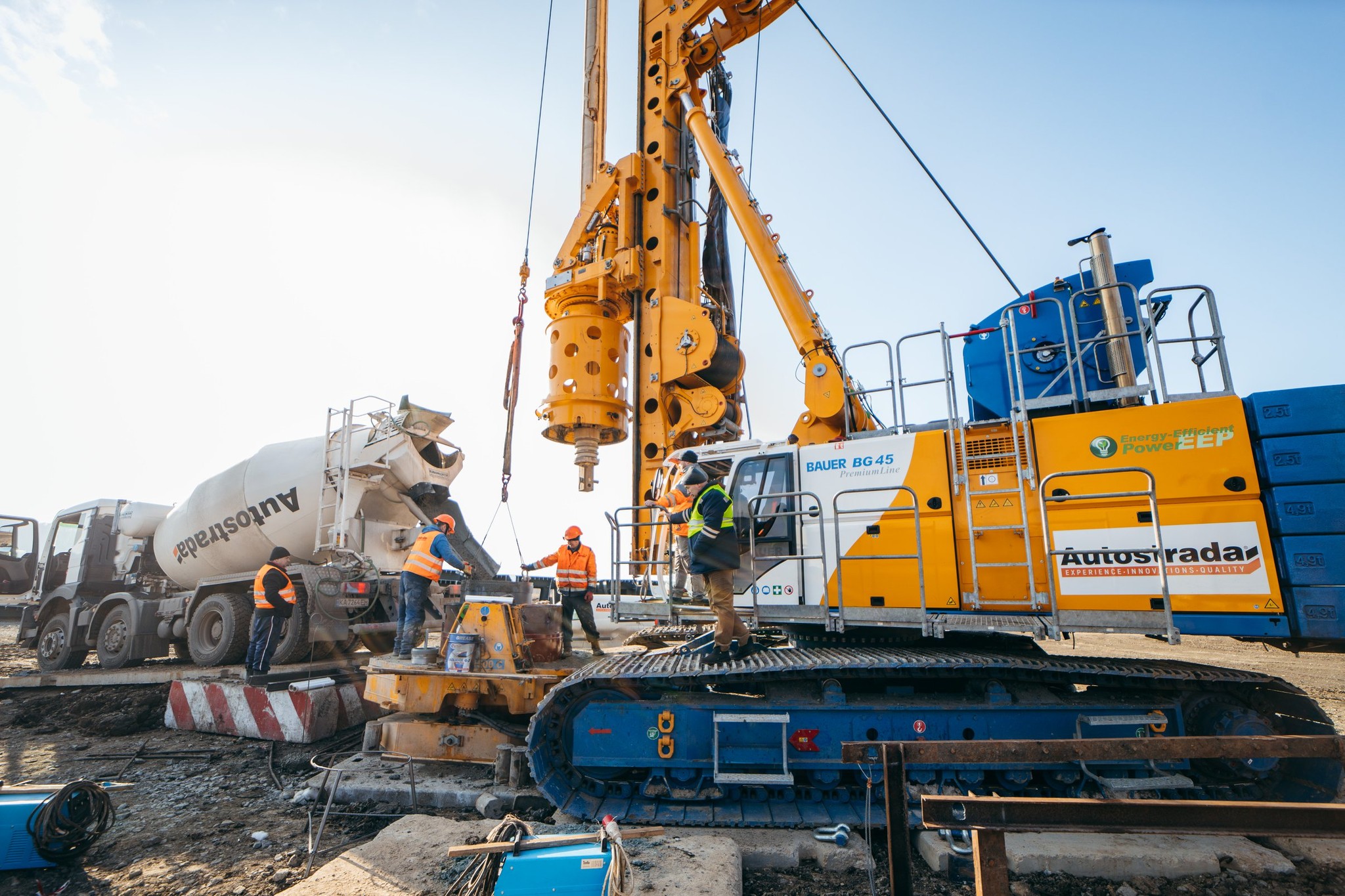 A bridge is being built across the Dniester instead of a ferry crossing ...