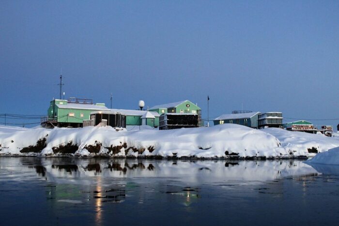 Ukrainian polar explorers addressed to Russian scientists