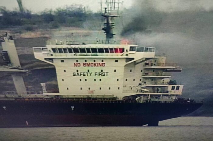 A shell hit the vessel in the port of Olvia: a foreign sailor died (VIDEO)