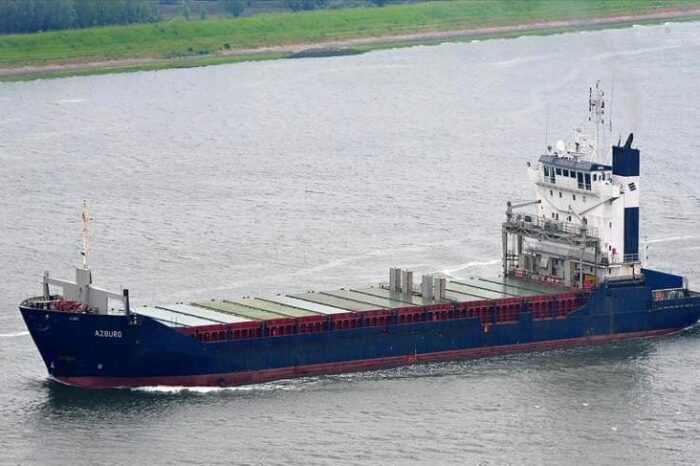 The shelled ship in the Mariupol port began to sink