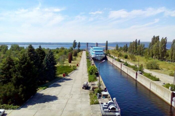 Cabotage or sabotage: the history of the locks on the Dnipro