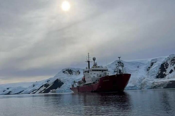 "Noosfera" arrived at the Antarctic station "Akademik Vernadskyi"