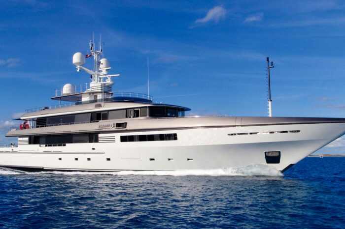 Italy is looking for a russian oligarch and his missing yacht