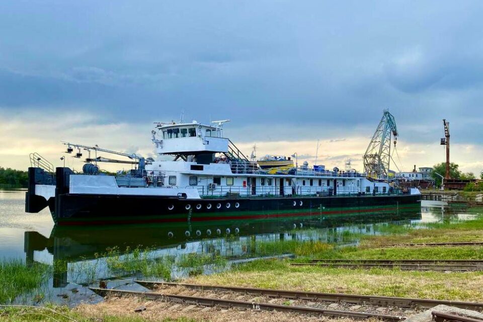 UDS starts construction of new SLG barges based on old lighters ...