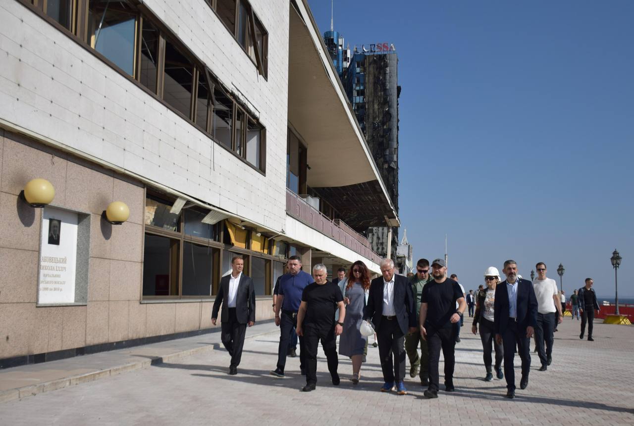 Боррель на власні очі побачив наслідки російських атак на Одеський порт