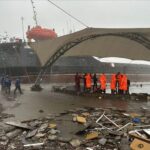 Судно, що прямувало з Одеси, потрапило у шторм і розкололось навпіл