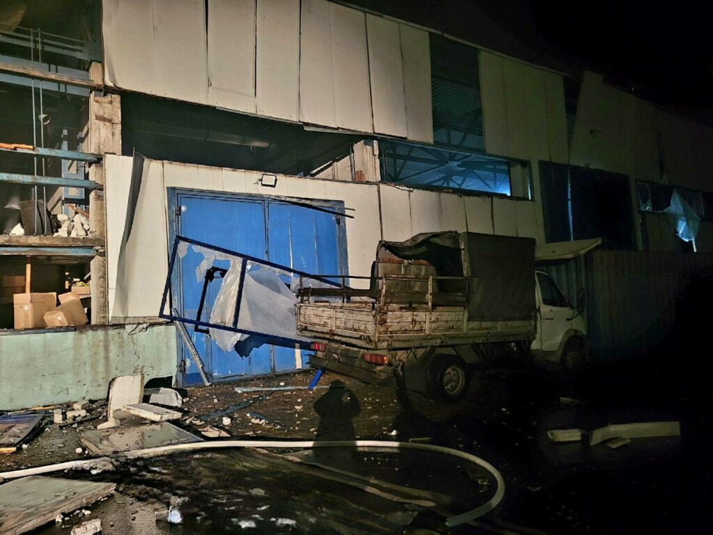 Російські дрони влучили у склади та авто з зерном в Одесі