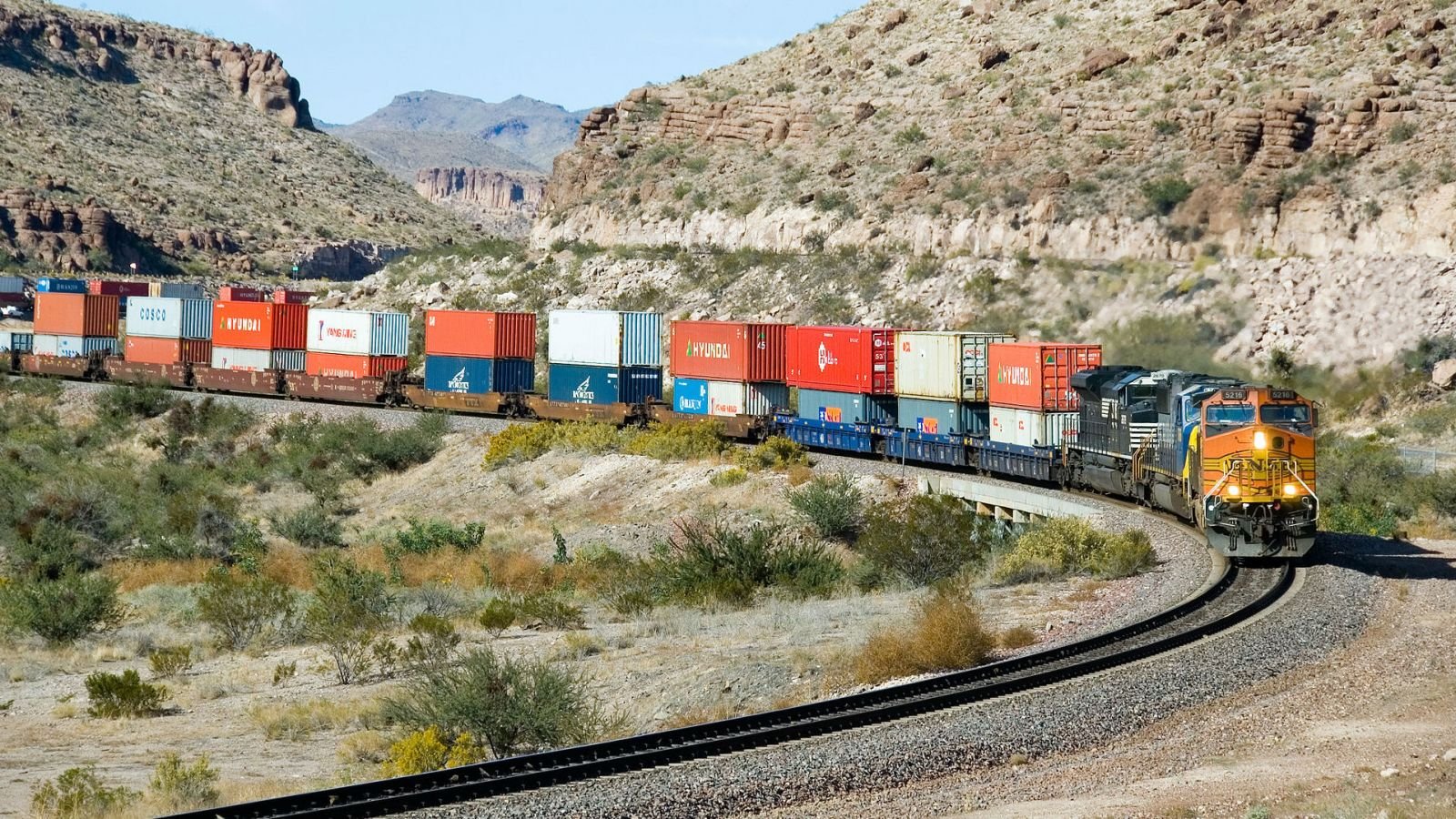 Due to the blockade of the border, they plan to launch a container ...