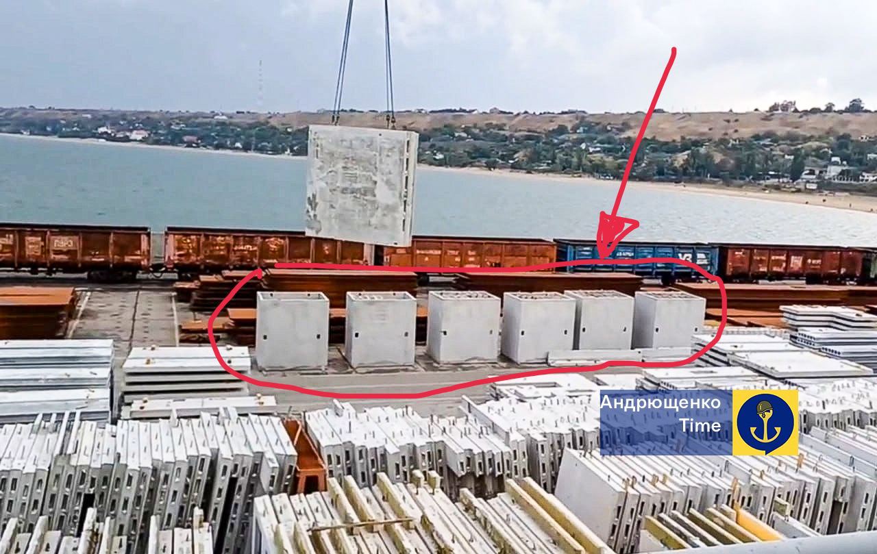 The invaders are importing new fortifications through the Berdyansk